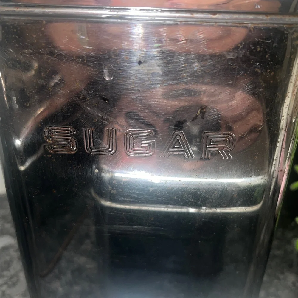 Set of 4 Vintage stainless steel kitchen canisters. Lincoln Beauty Ware.